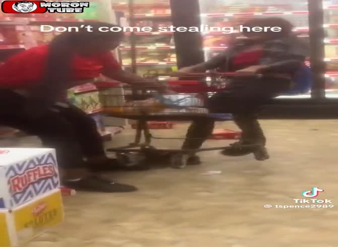 Video :A diligent worker ensures that a robber does not escape with her stolen goods